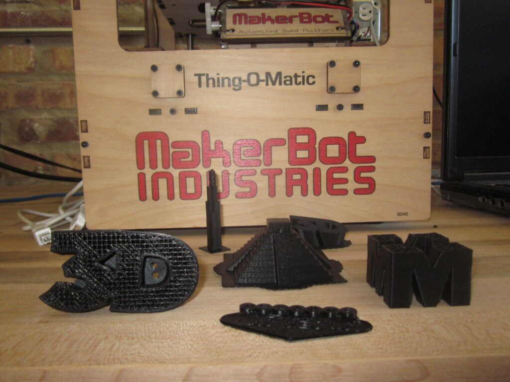 Collection of 3d printed figurines of various sizes and colors, black