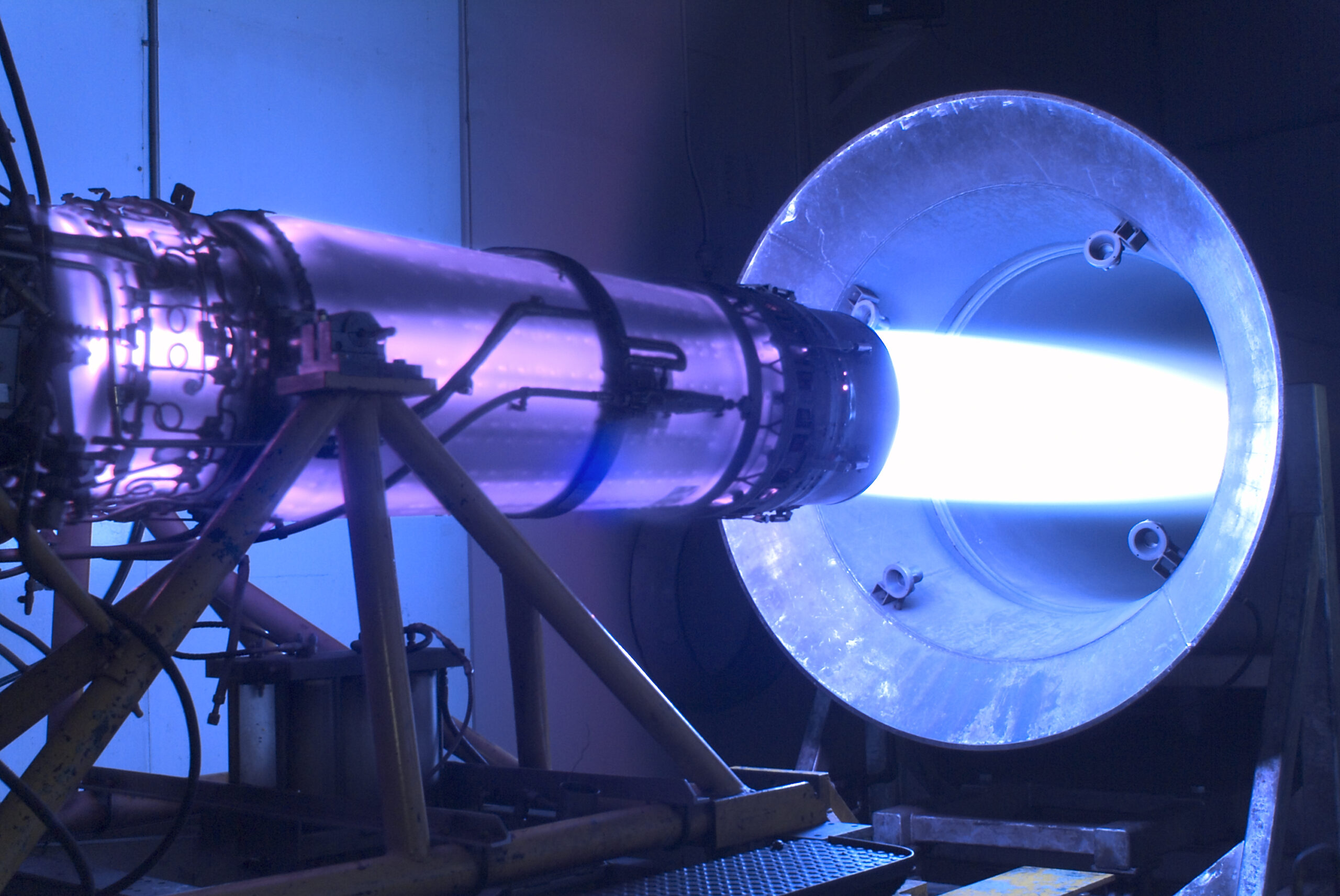 Jet engine with afterburner