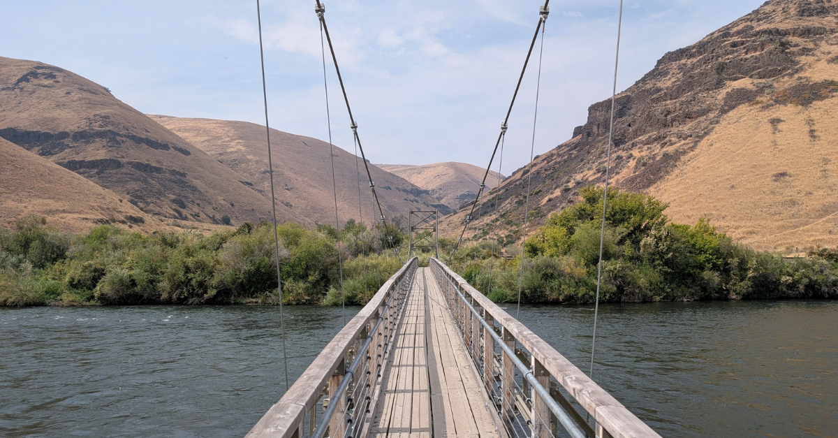 Foot bridge over Yakima River